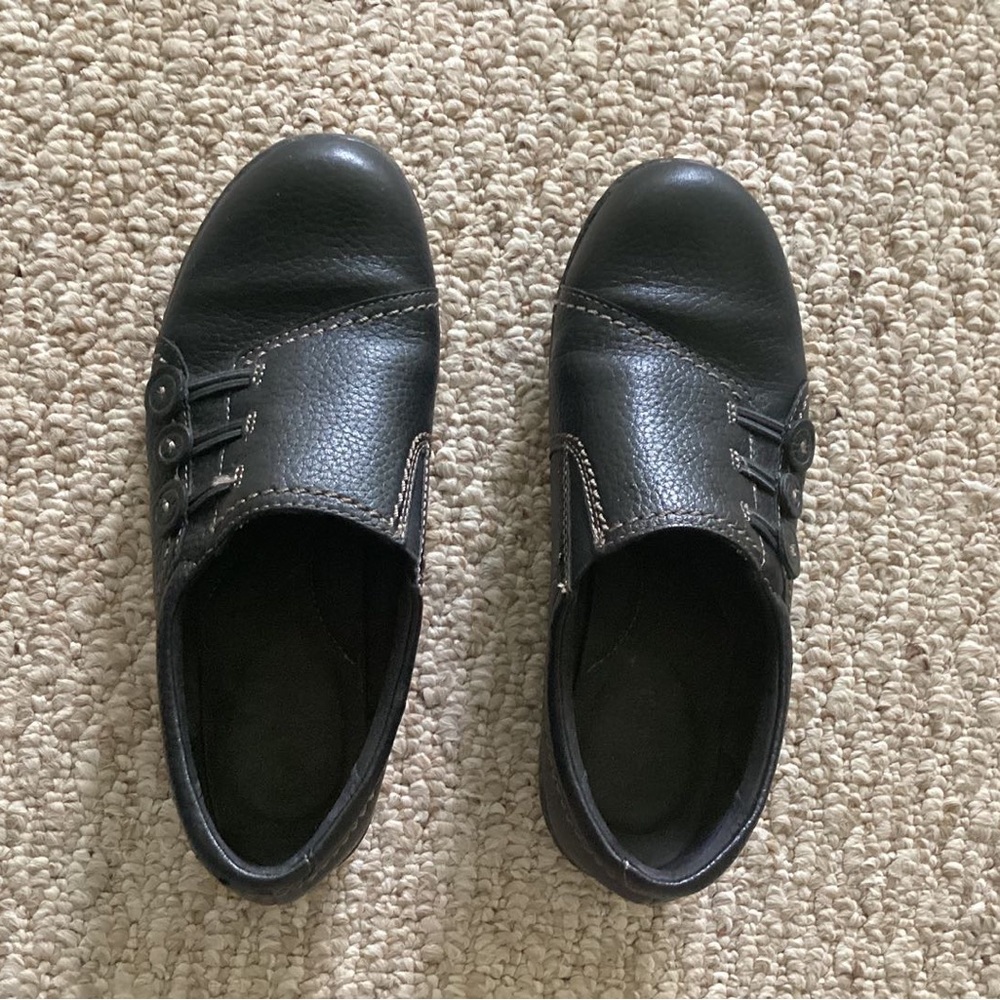 CLARKS Women 6.5 shoes
